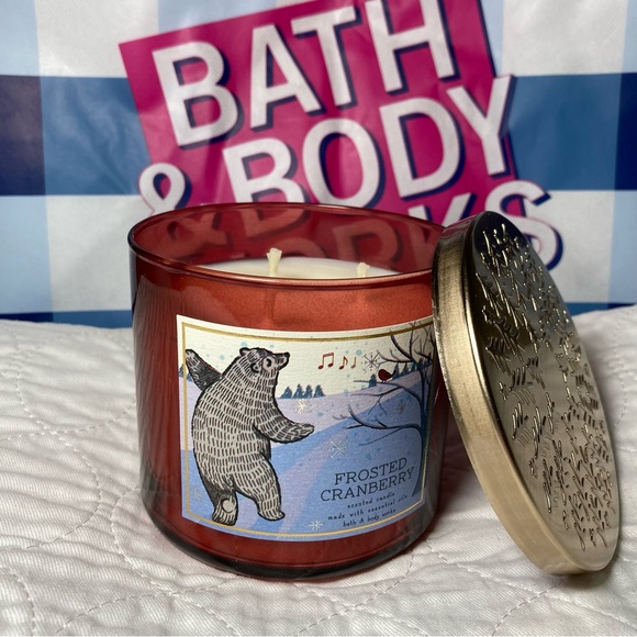BBW Frosted Cranberry Bear Bath & Body Works White Barn 3 Wick Candle 14.5 oz - Picture 5 of 9